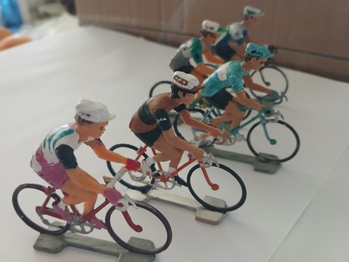 Coureurs cyclistes cofalu - cyclistes, lot